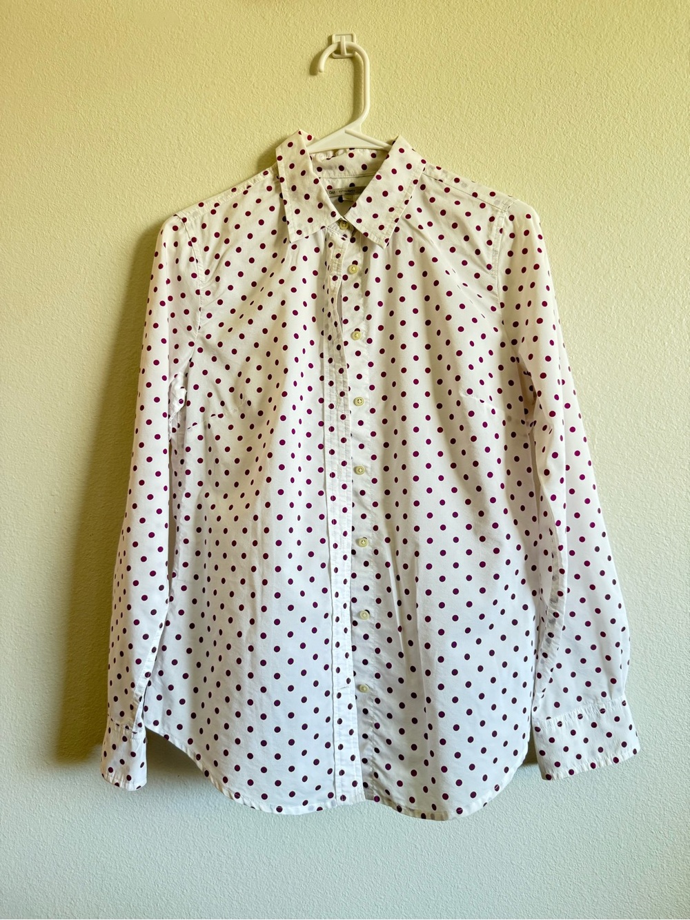GAP White Button-Up Shirt with Burgundy Polka Dots
